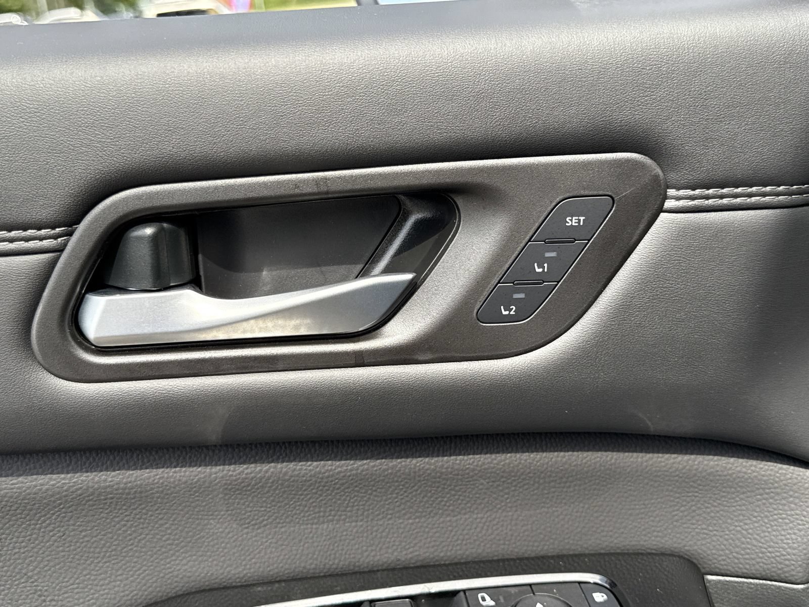New 2026 Nissan Pathfinder Platinum FWD image 16
