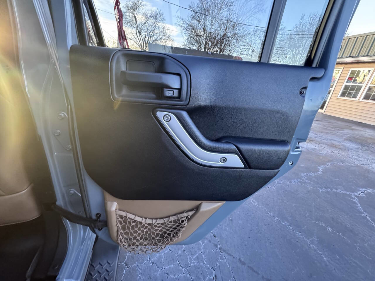 Used 2015 Jeep Wrangler Unlimited Sahara image 39