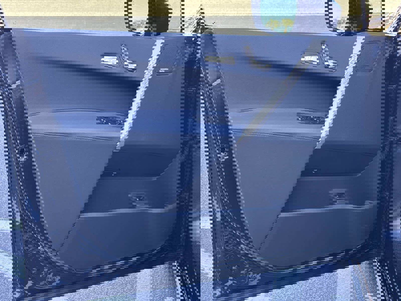 Certified 2025 BMW iX xDrive50 w/ Premium Package image 19