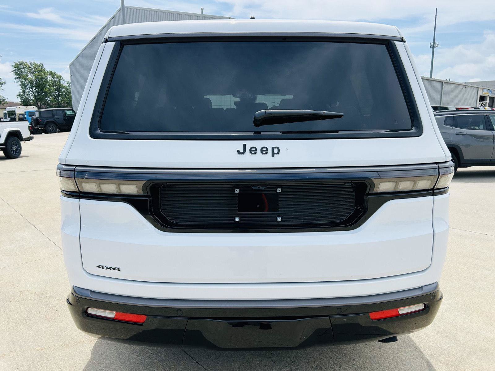New 2026 Jeep Grand Wagoneer Limited AWD/4WD image 43