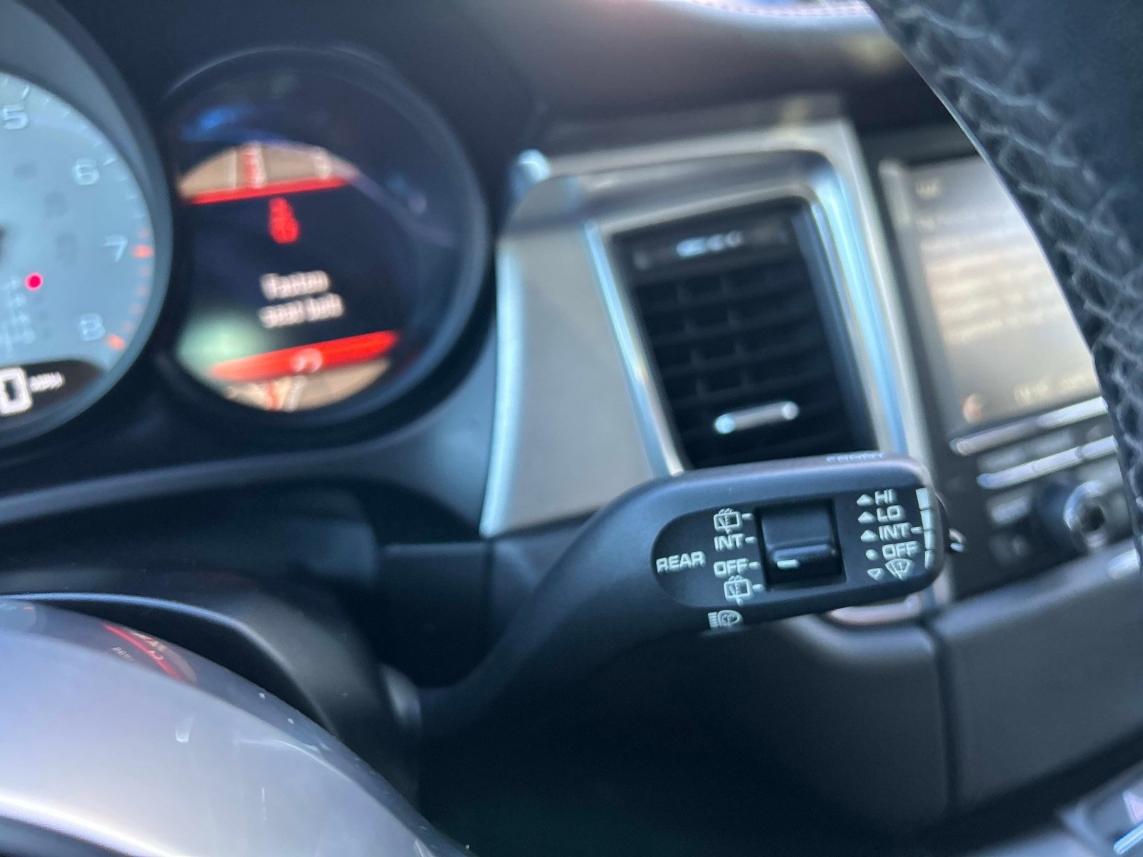 Used 2015 Porsche Macan S image 26