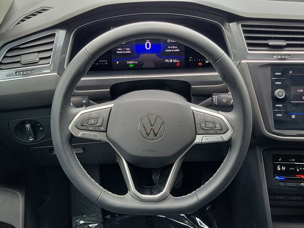 Certified 2022 Volkswagen Tiguan SE FWD image 17