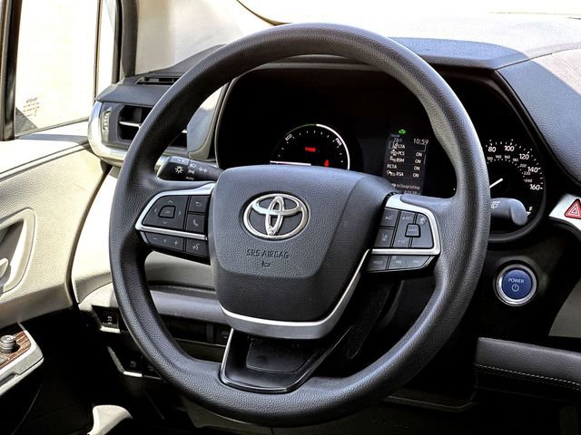 Used 2021 Toyota Sienna LE image 30