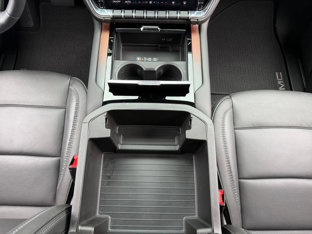 Used 2025 GMC Yukon Denali w/ Sun & Power Step Package AWD/4WD image 39