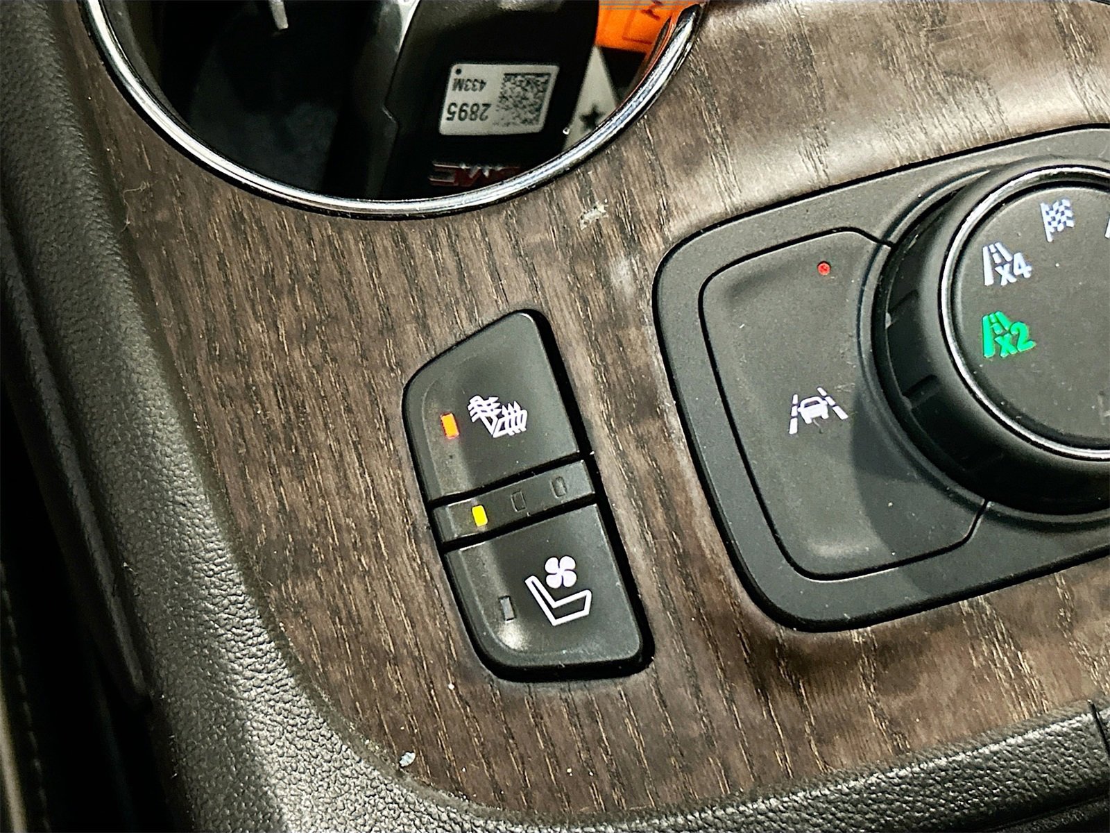 Used 2023 GMC Acadia Denali w/ Denali Technology Package image 21