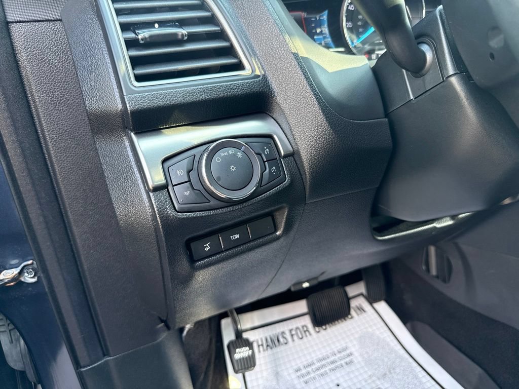 Used 2019 Ford Explorer XLT w/ Equipment Group 202A AWD/4WD image 19