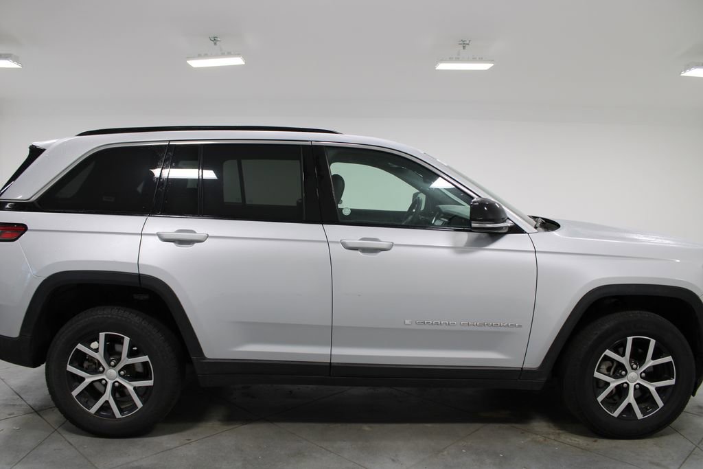 Used 2024 Jeep Grand Cherokee Limited image 11
