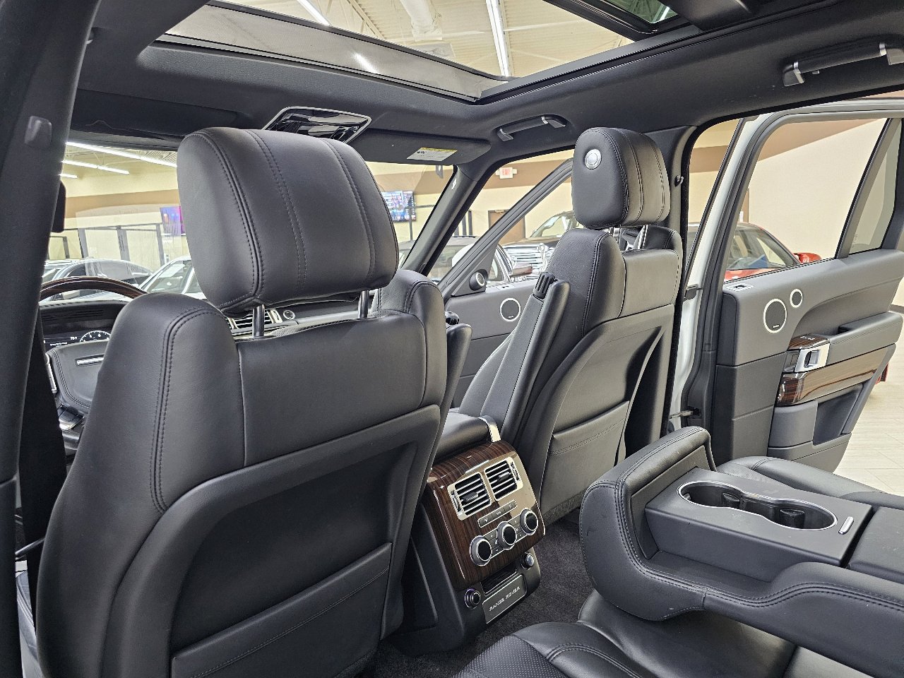 Used 2017 Land Rover Range Rover HSE image 26