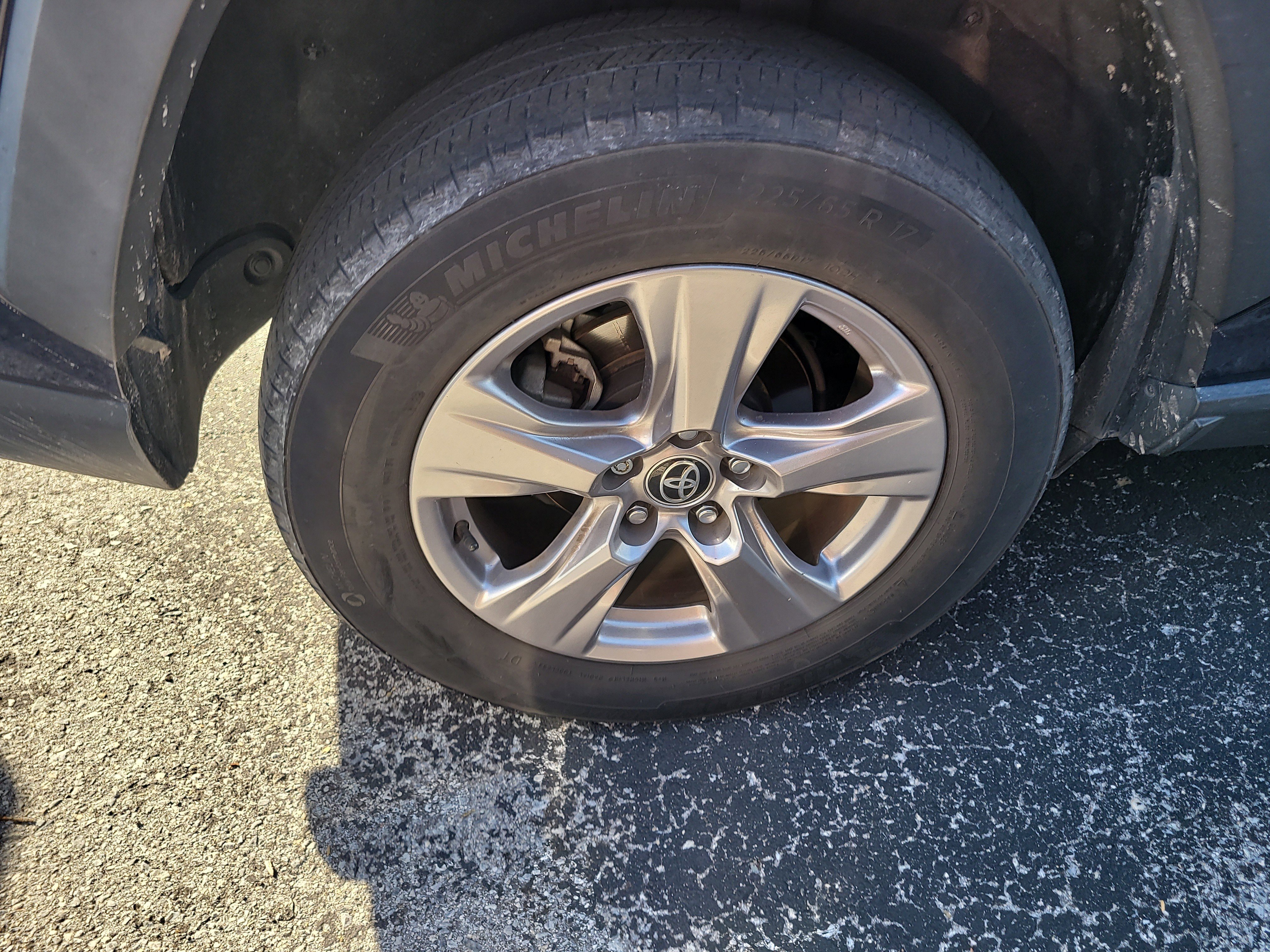 Used 2022 Toyota RAV4 XLE w/ Convenience Package FWD image 8