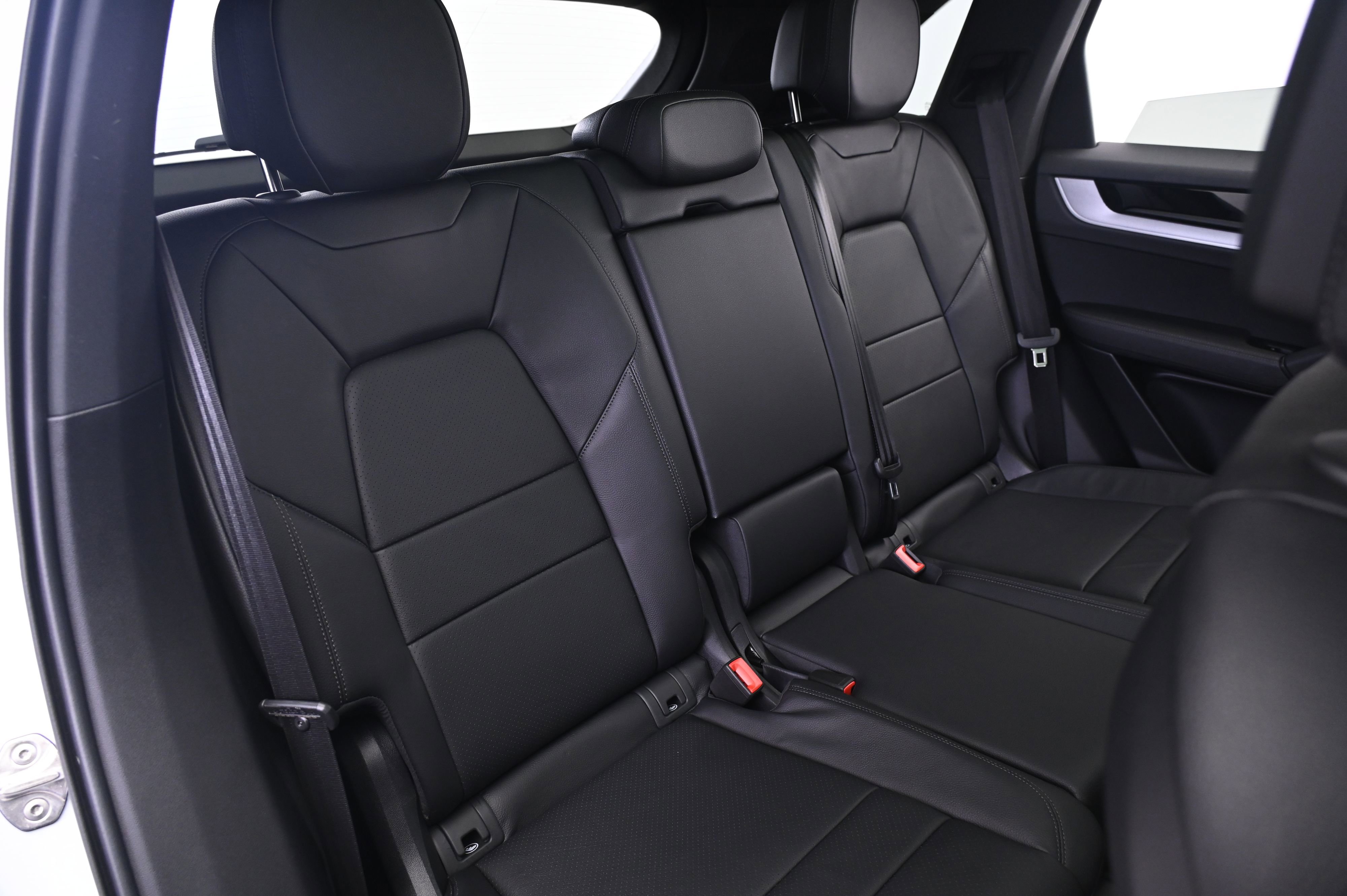 Certified 2025 Porsche Cayenne E-Hybrid image 19