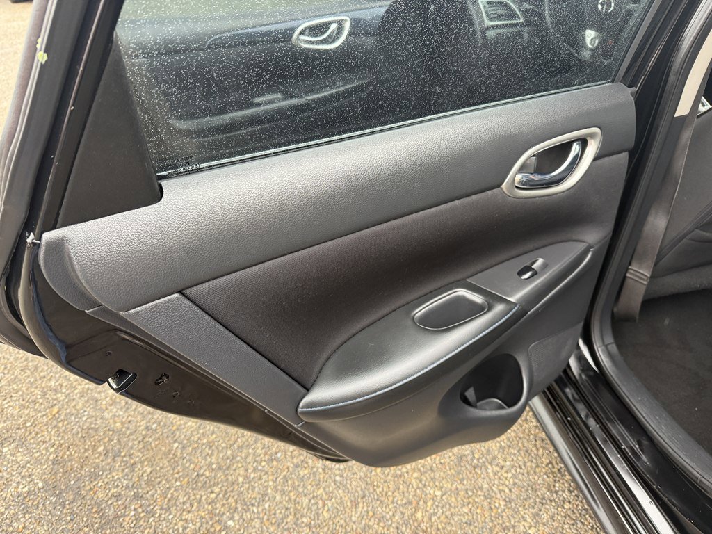 Used 2018 Nissan Sentra SR w/ SR Midnight Edition Package image 9