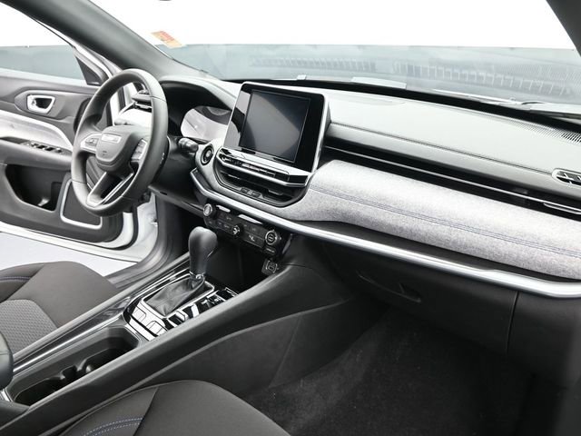 Used 2025 Jeep Compass Sport image 12