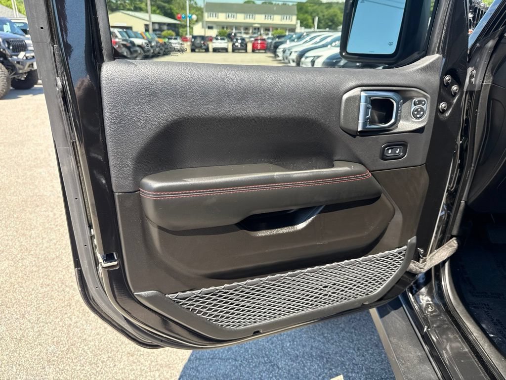Used 2025 Jeep Wrangler Unlimited Rubicon AWD/4WD image 24