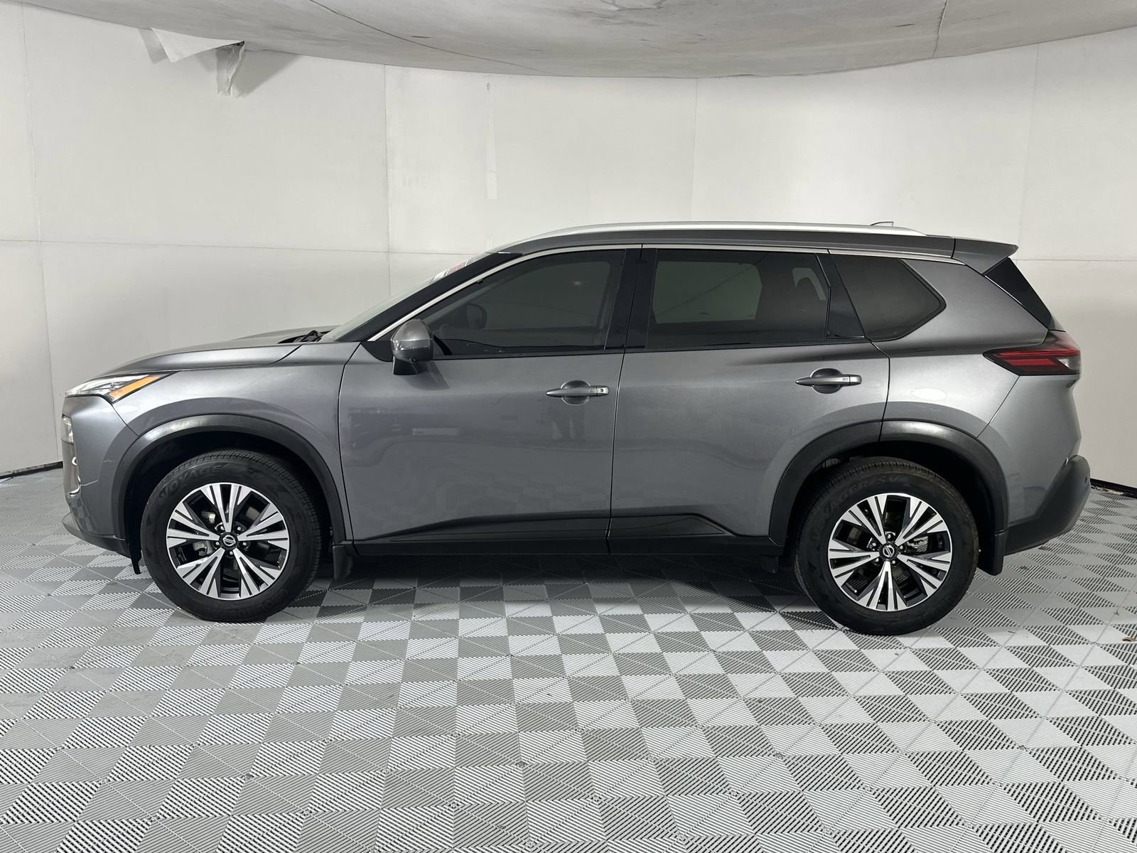 Used 2021 Nissan Rogue SV w/ Premium Package image 5