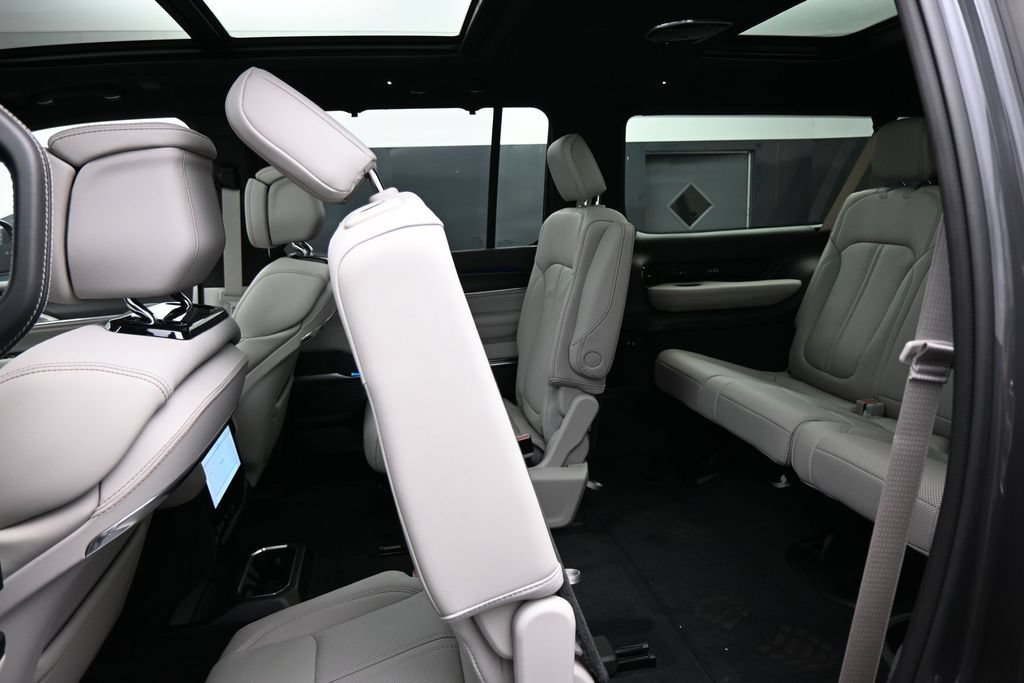 New 2026 Jeep Grand Wagoneer L Summit AWD/4WD image 32