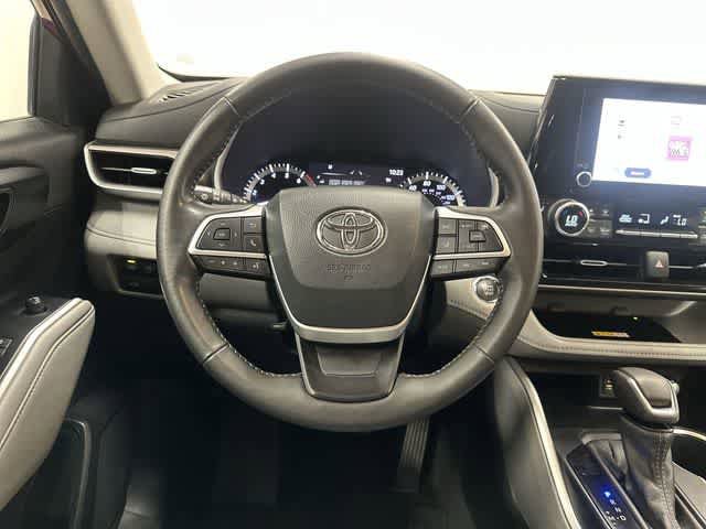 Used 2023 Toyota Highlander XLE FWD image 15