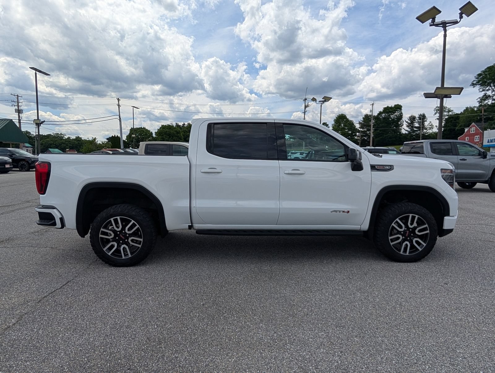 Used 2024 GMC Sierra 1500 AT4 w/ Technology Package AWD/4WD image 2