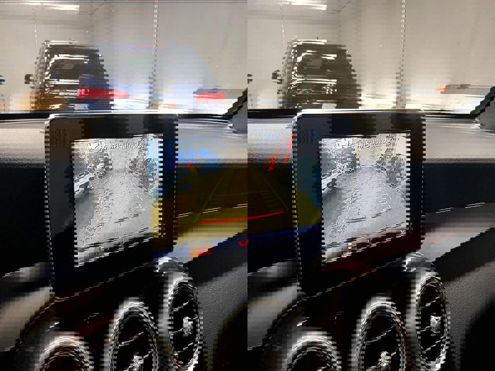 Used 2019 Mercedes-Benz GLC 300 4MATIC image 22