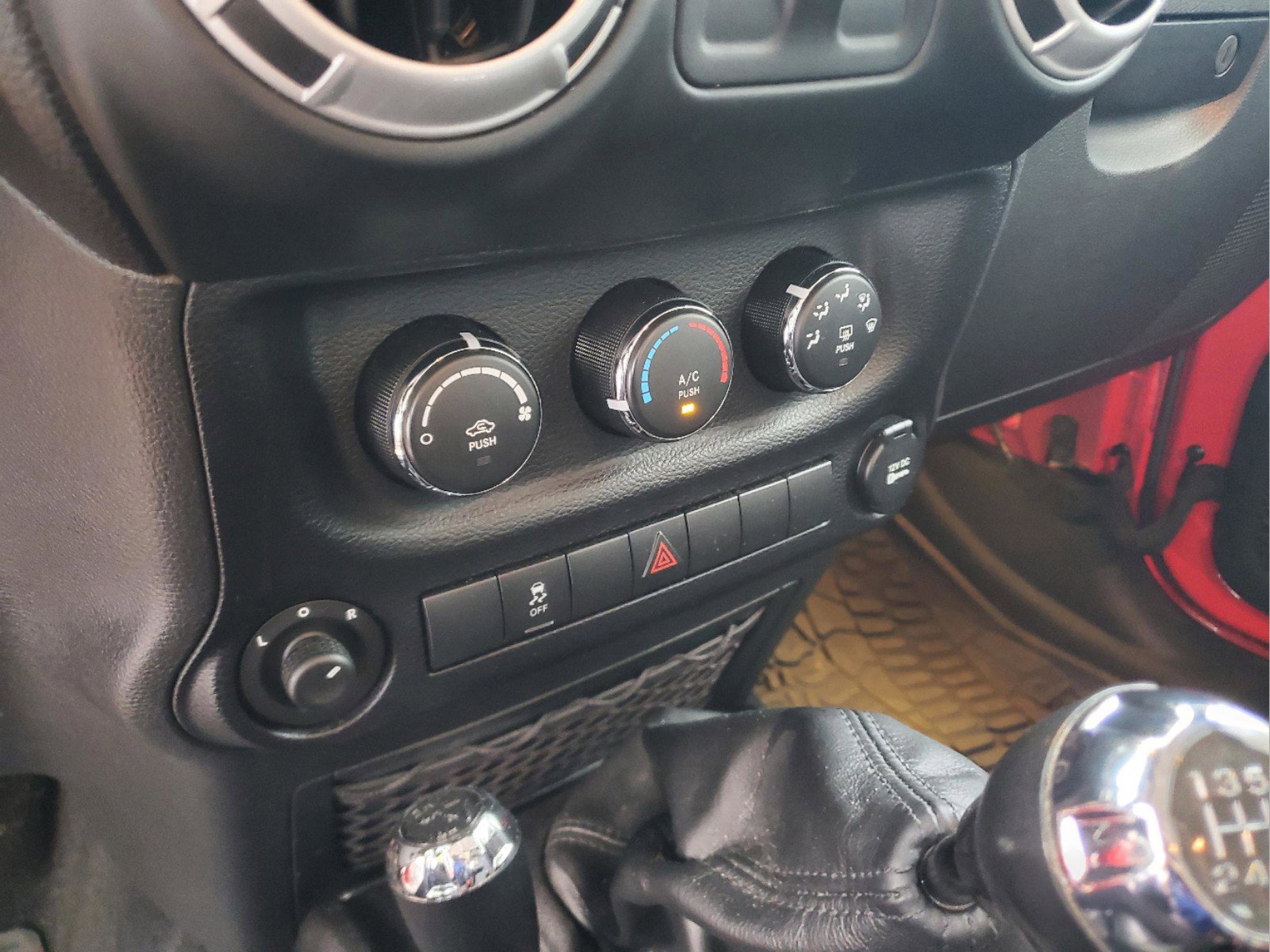Used 2014 Jeep Wrangler Freedom Edition image 16