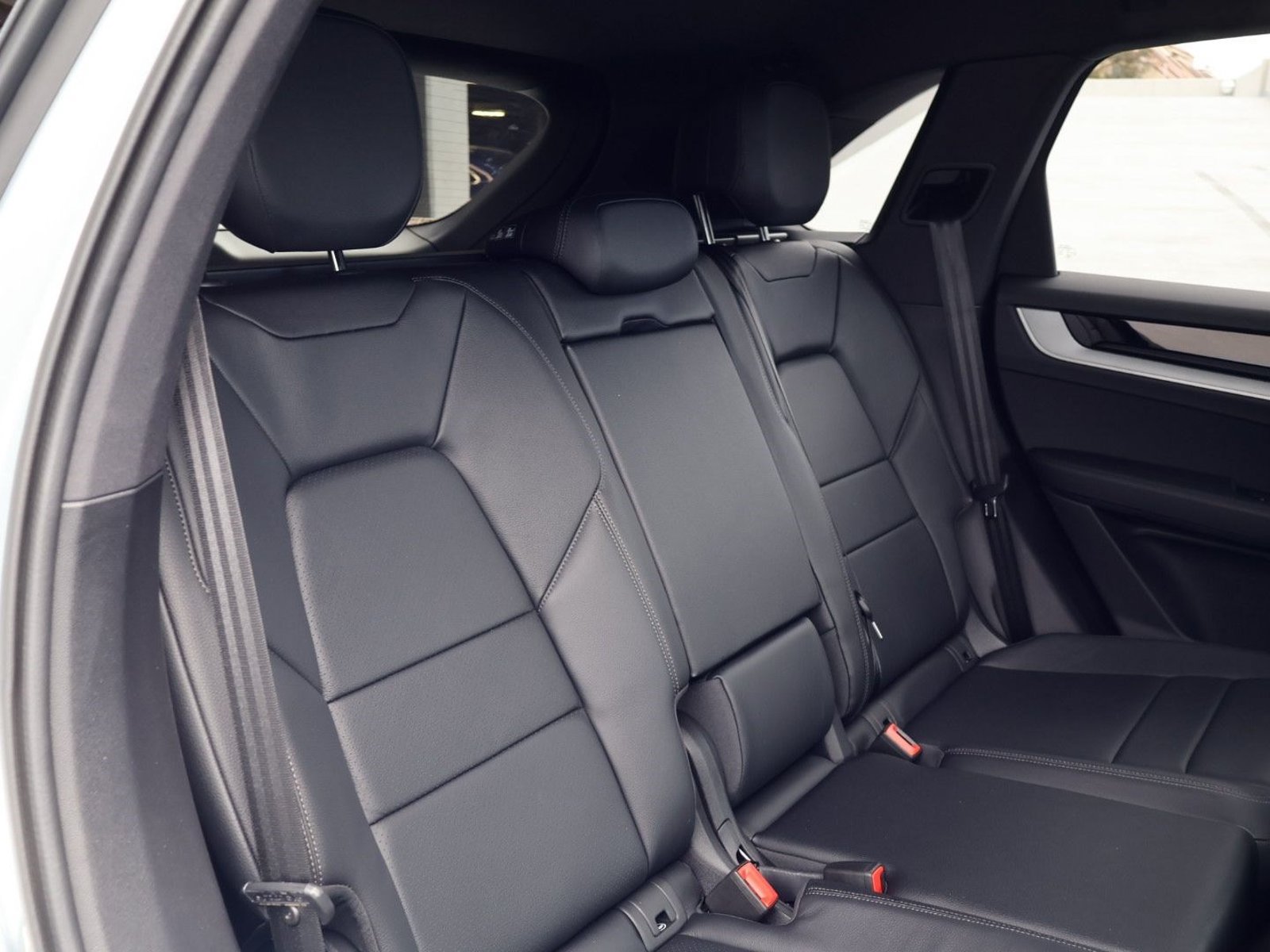 Certified 2025 Porsche Cayenne AWD/4WD image 22