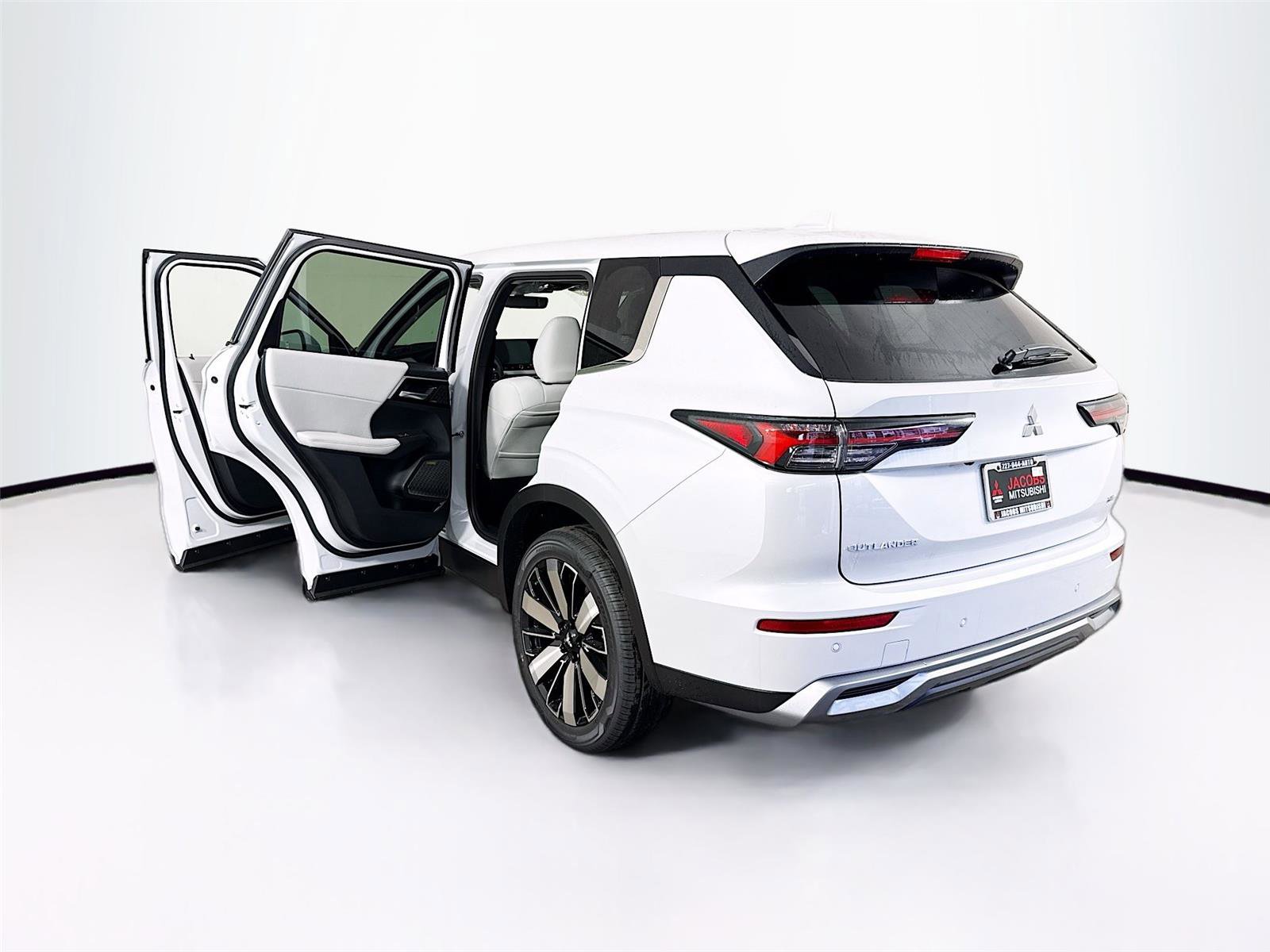 New 2026 Mitsubishi Outlander SE image 34