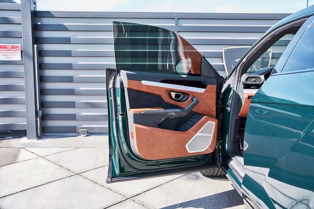 Used 2023 Lamborghini Urus S image 33