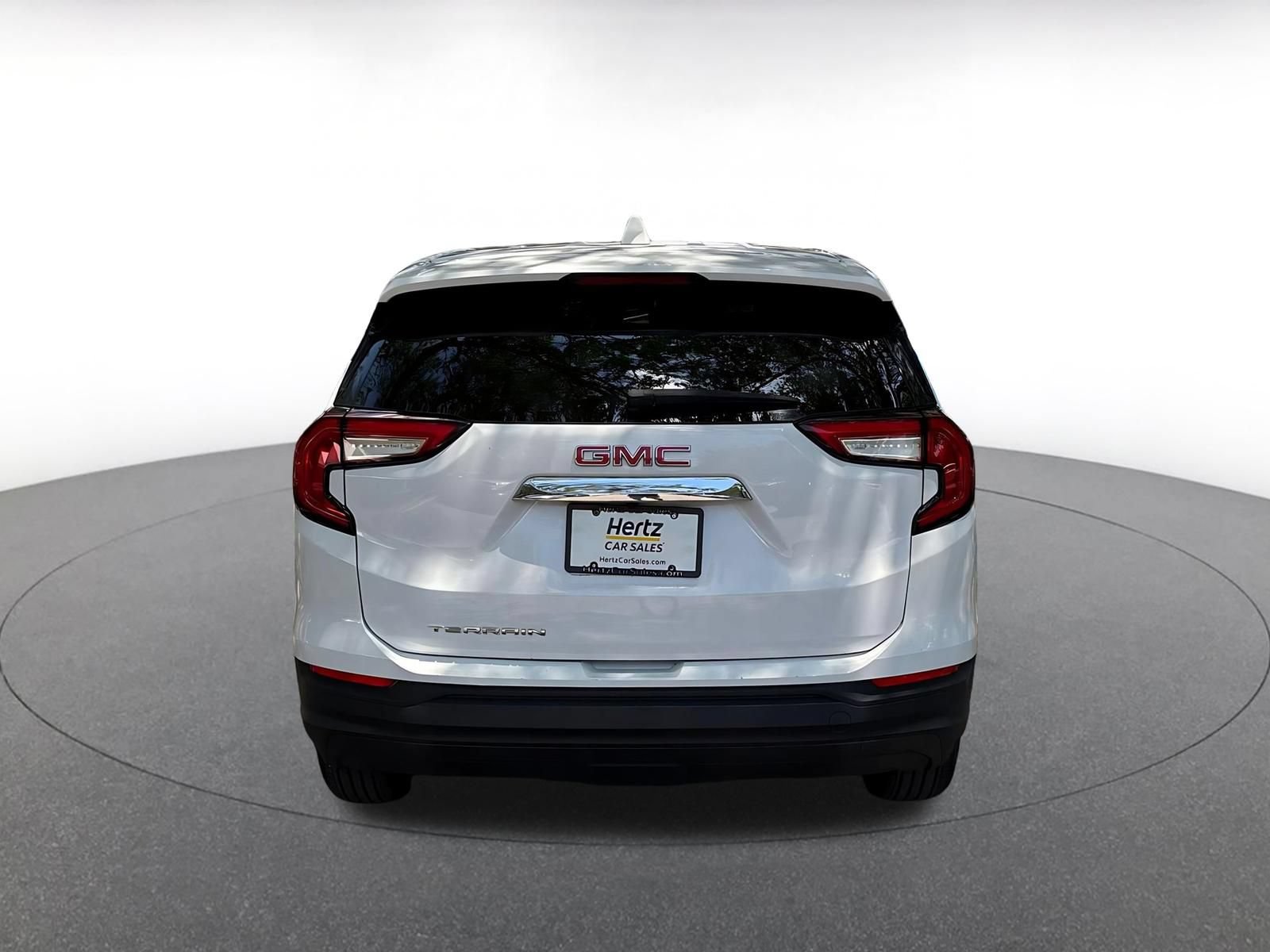 Used 2024 GMC Terrain SLE FWD image 18