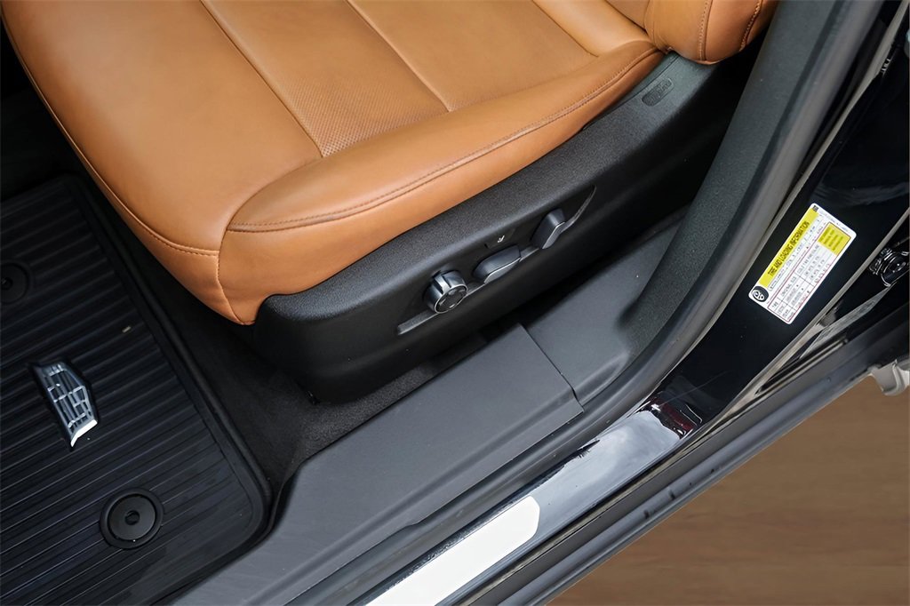 Used 2019 Cadillac XT4 Premium Luxury w/ Enhanced Visibility Package image 8