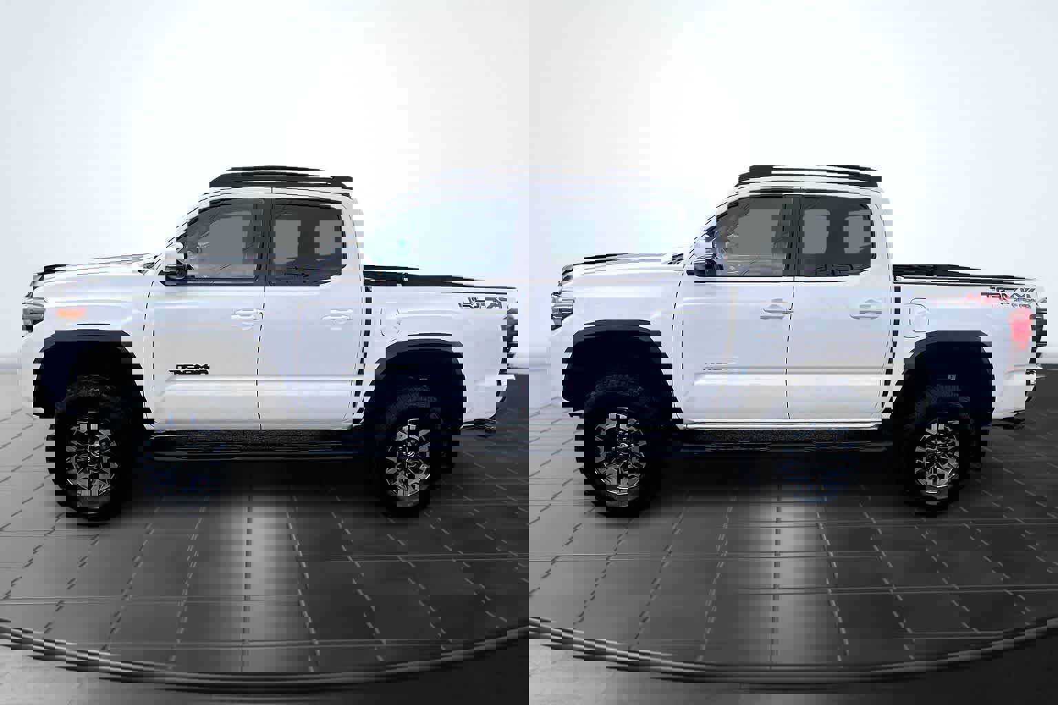 Used 2019 Toyota Tacoma TRD Off-Road image 3