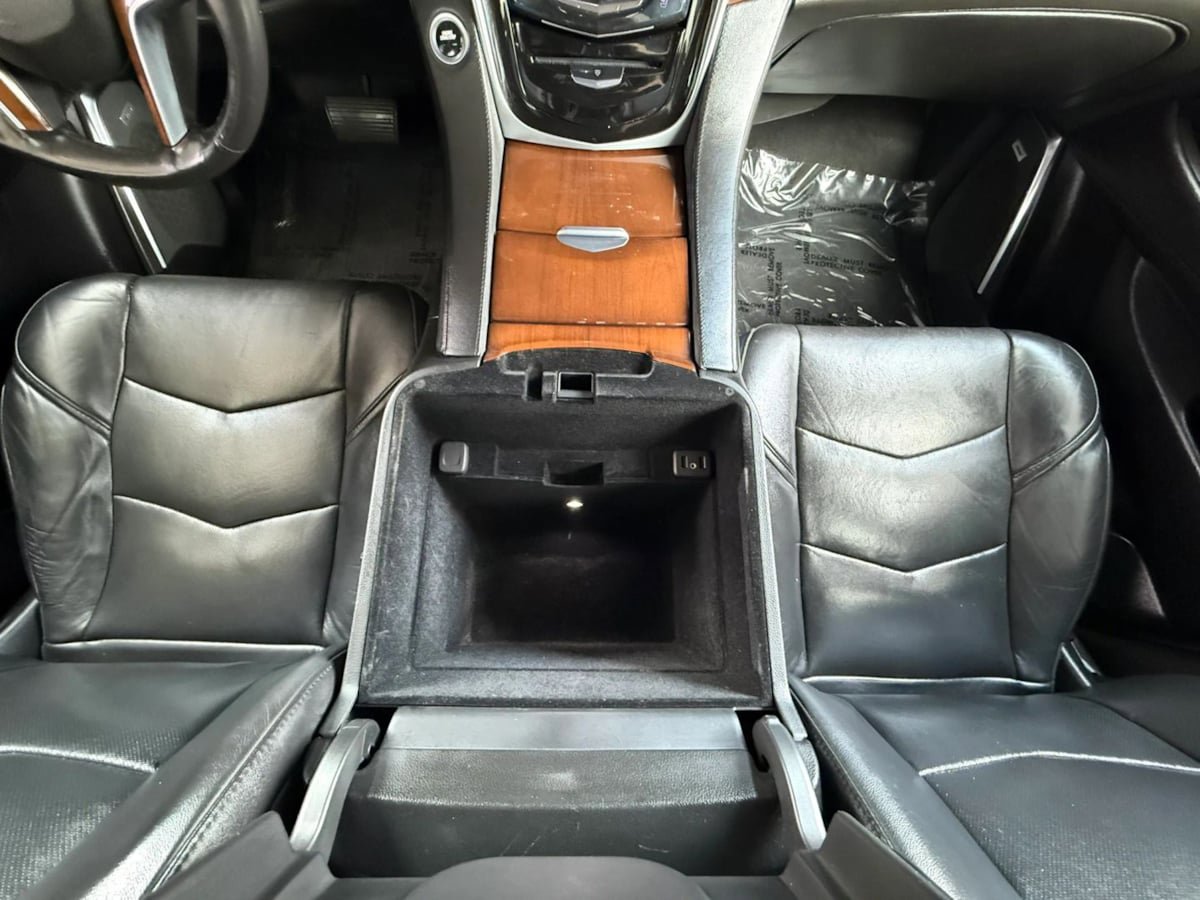 Used 2018 Cadillac Escalade Luxury AWD/4WD image 54
