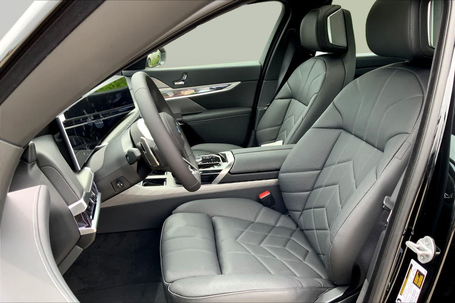 New 2025 BMW 760i xDrive AWD/4WD image 9