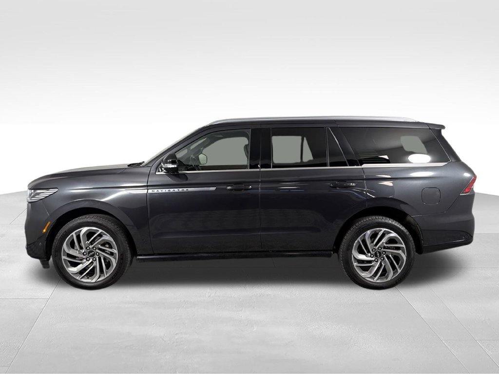 Used 2025 Lincoln Navigator Reserve AWD/4WD image 10