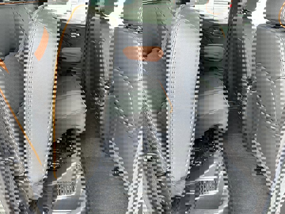 Used 2025 GMC Canyon AT4 image 15