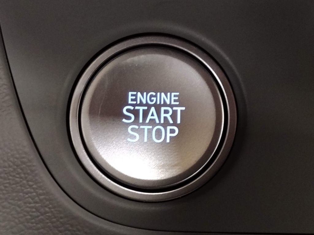 Used 2025 Hyundai Elantra SEL FWD image 30