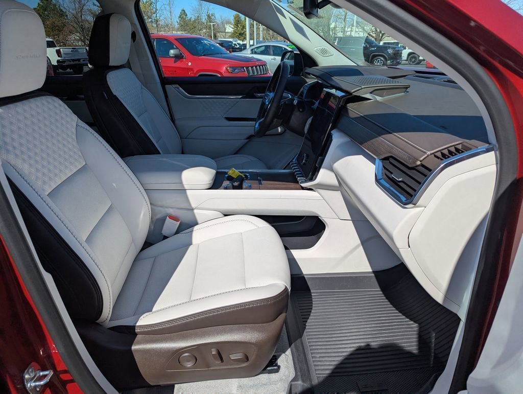 Used 2025 GMC Acadia Denali w/ LPO, Floor Liner Package FWD image 20
