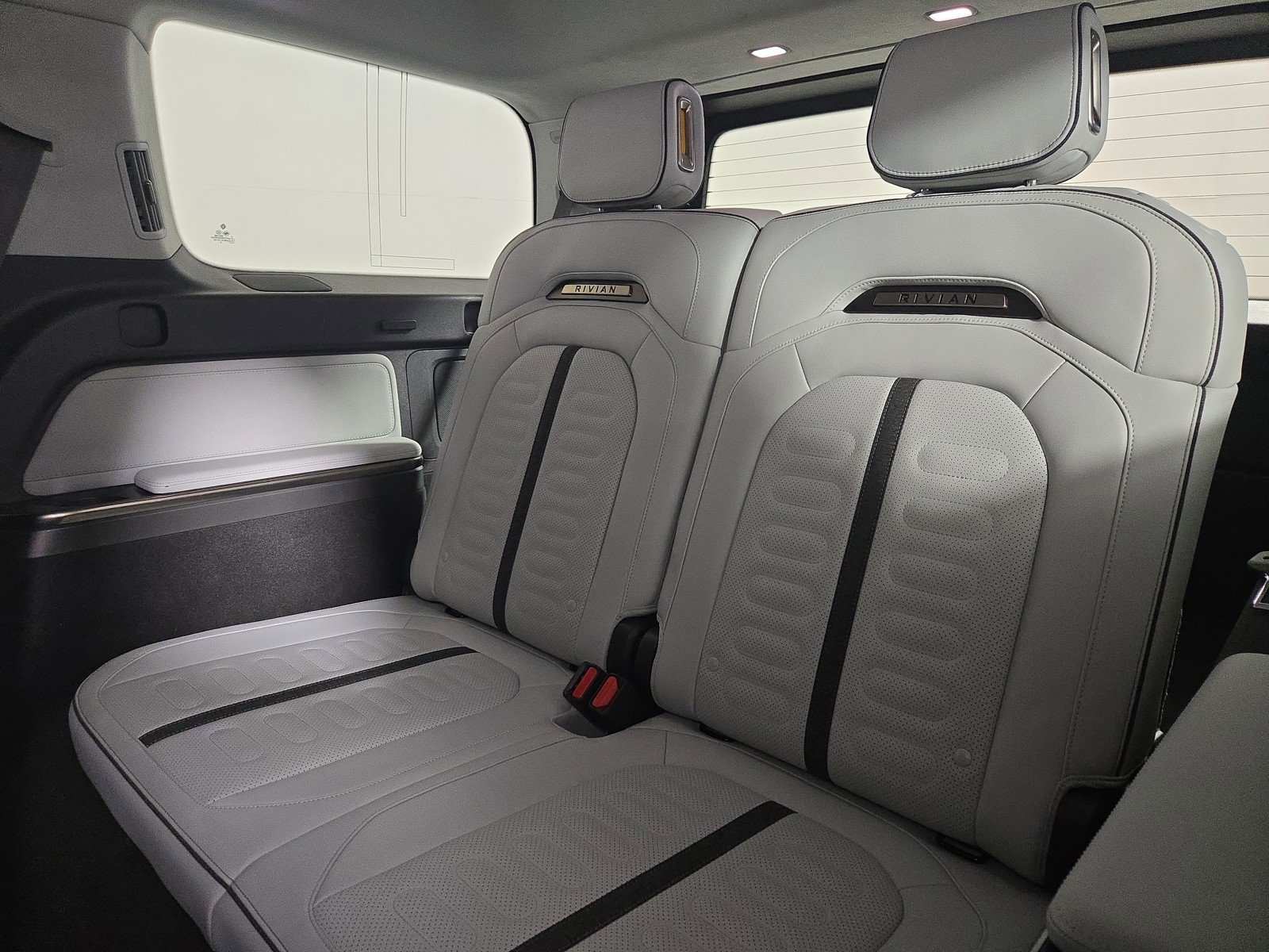 Used 2024 Rivian R1S Adventure image 22