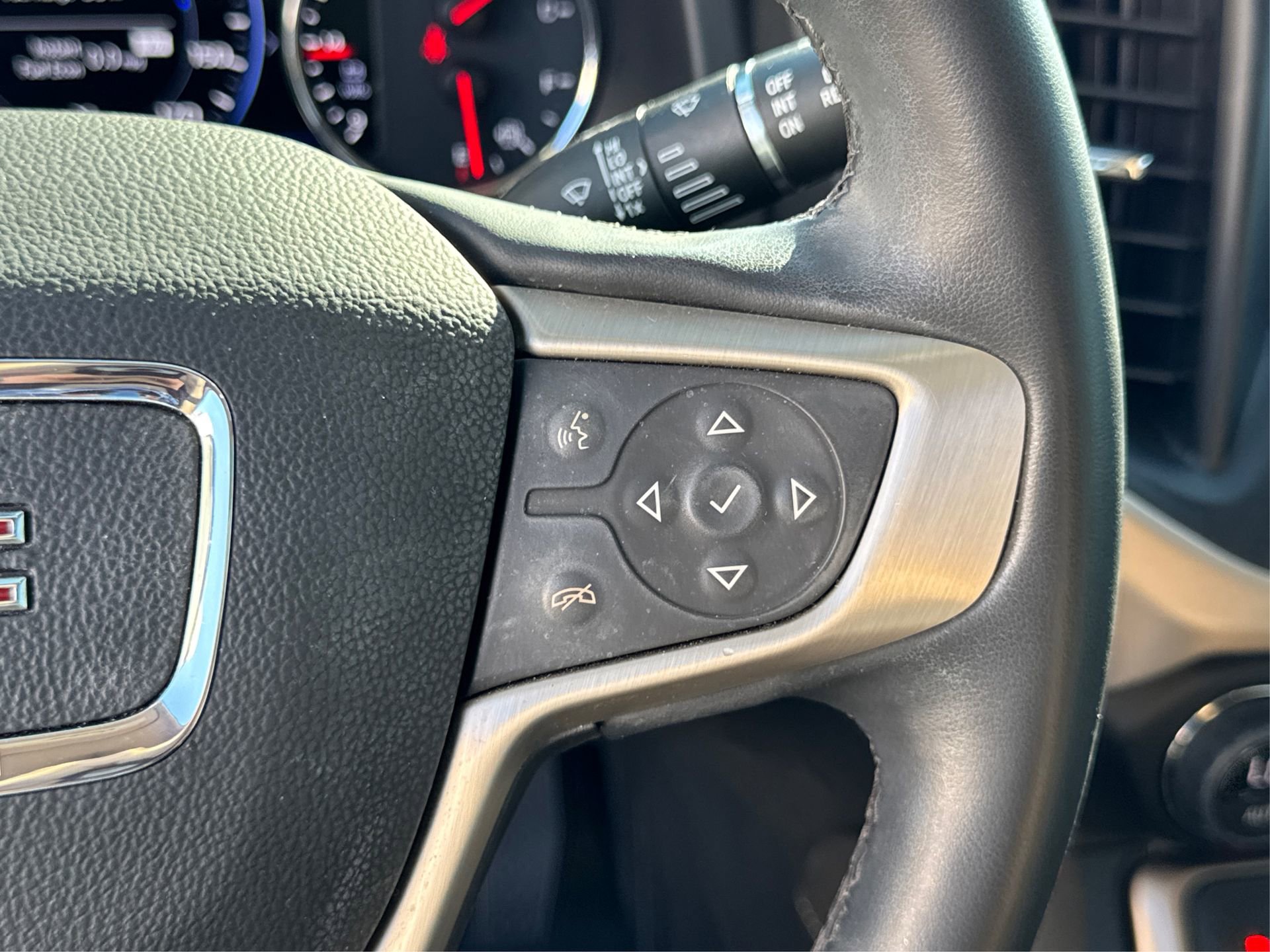 Used 2023 GMC Acadia Denali w/ Denali Technology Package image 33