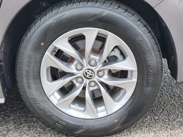 Certified 2022 Toyota Sienna XLE FWD image 27