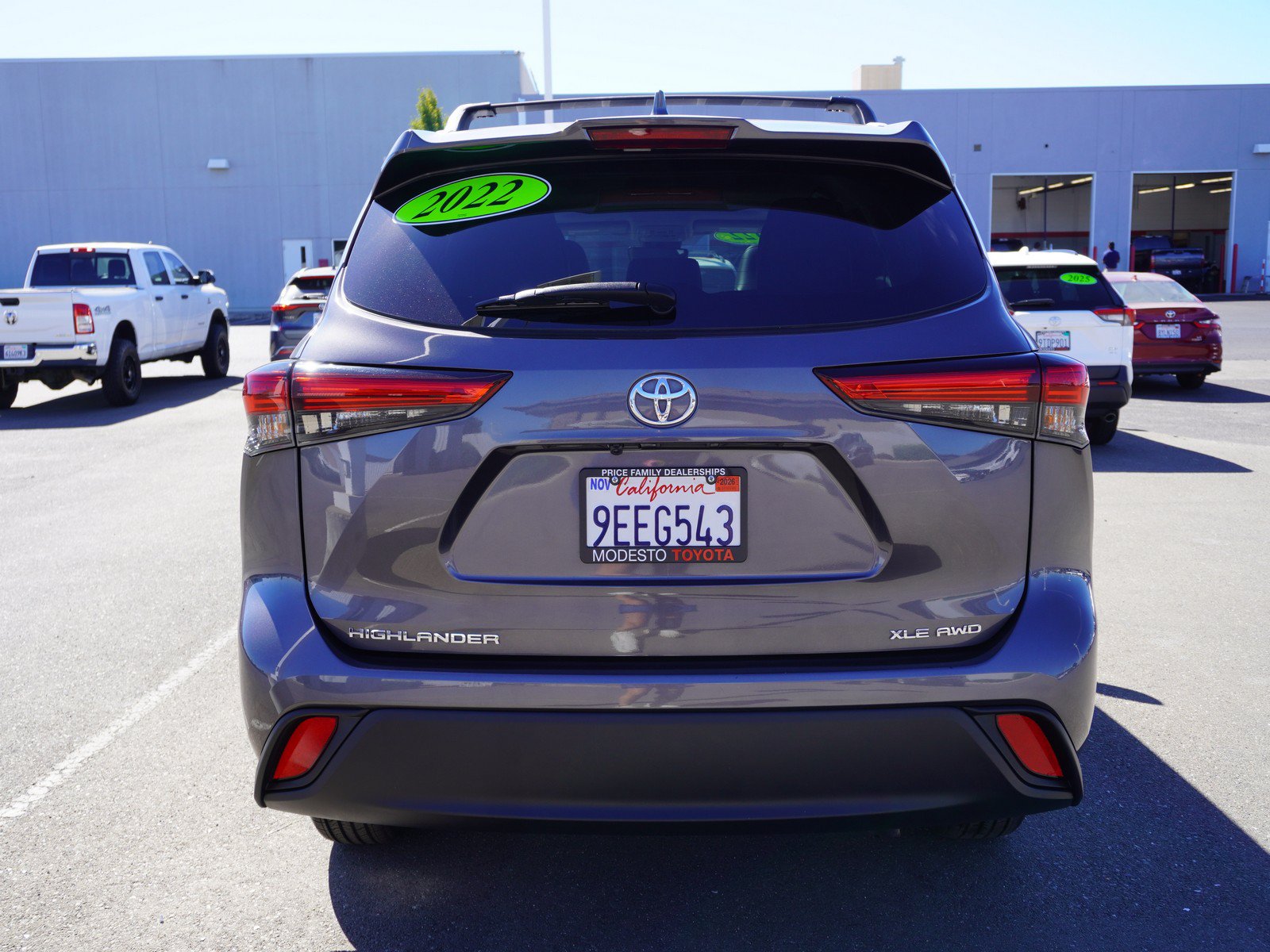 Used 2022 Toyota Highlander XLE AWD/4WD image 9