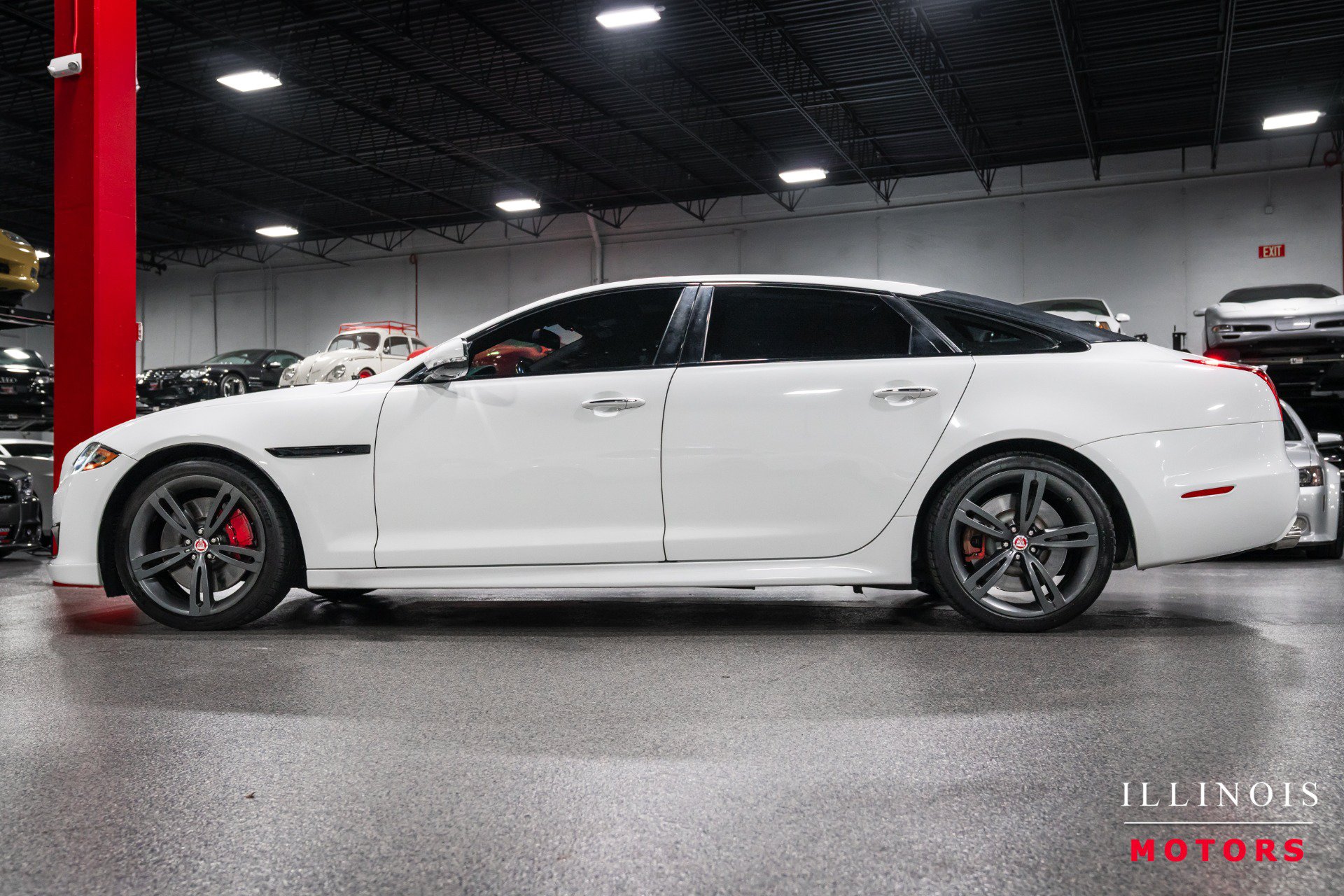Used 2017 Jaguar XJ R RWD image 2
