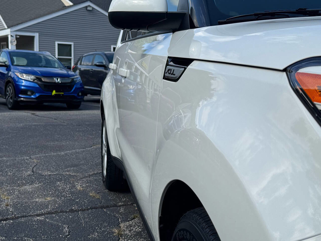 Used 2016 Kia Soul + image 16