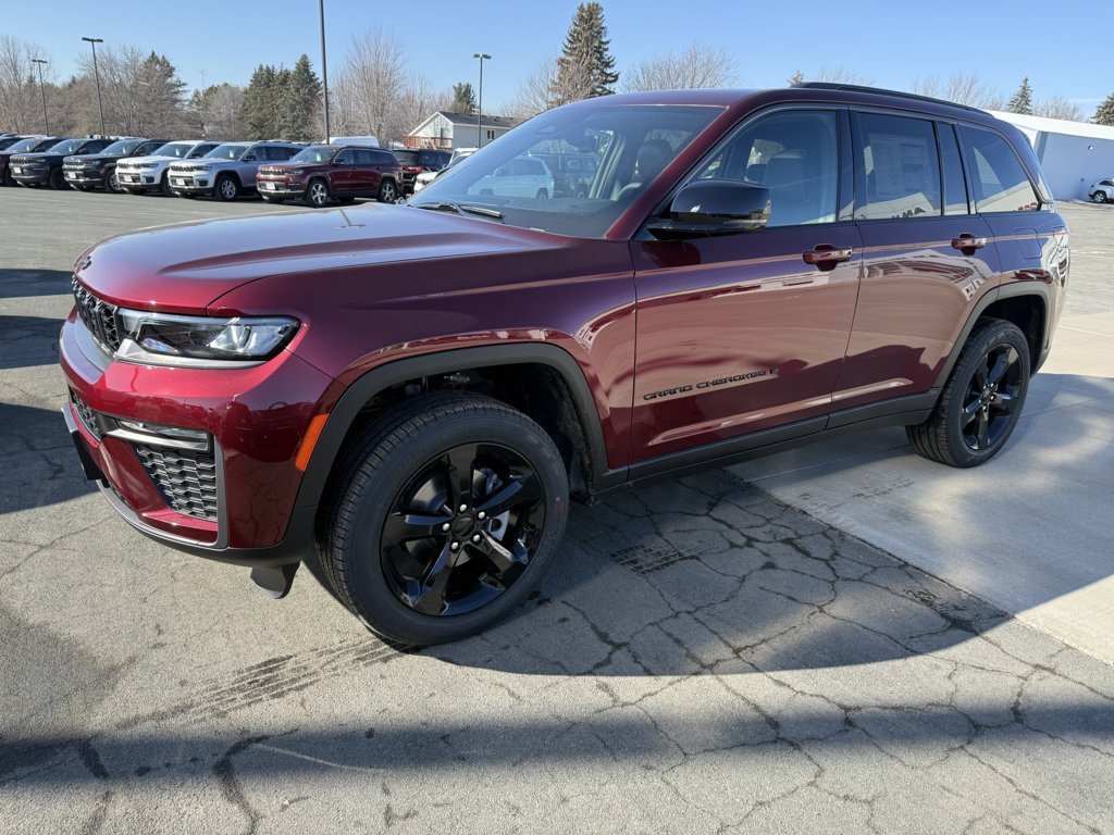 New 2026 Jeep Grand Cherokee Limited w/ Limited Altitude Package AWD/4WD image 4