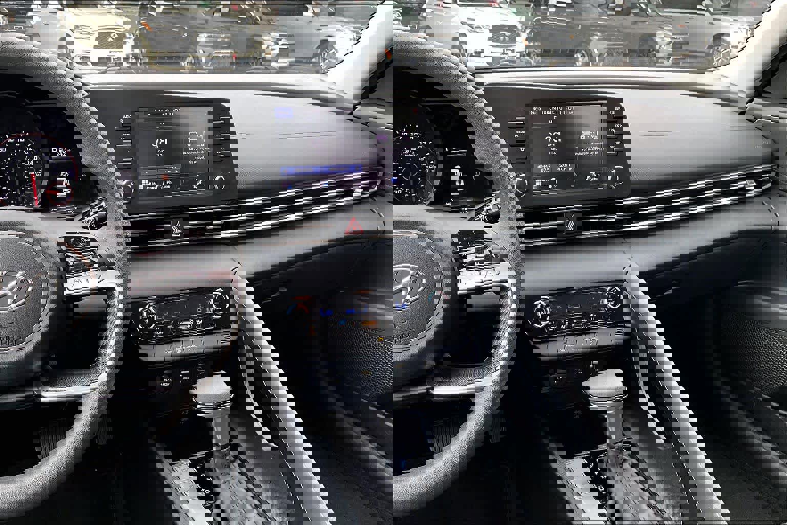 Used 2023 Hyundai Elantra SEL image 6