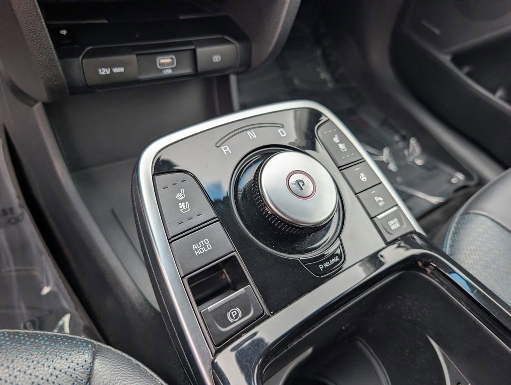 Used 2022 Kia Niro EX Premium w/ Cold Weather Package FWD image 30