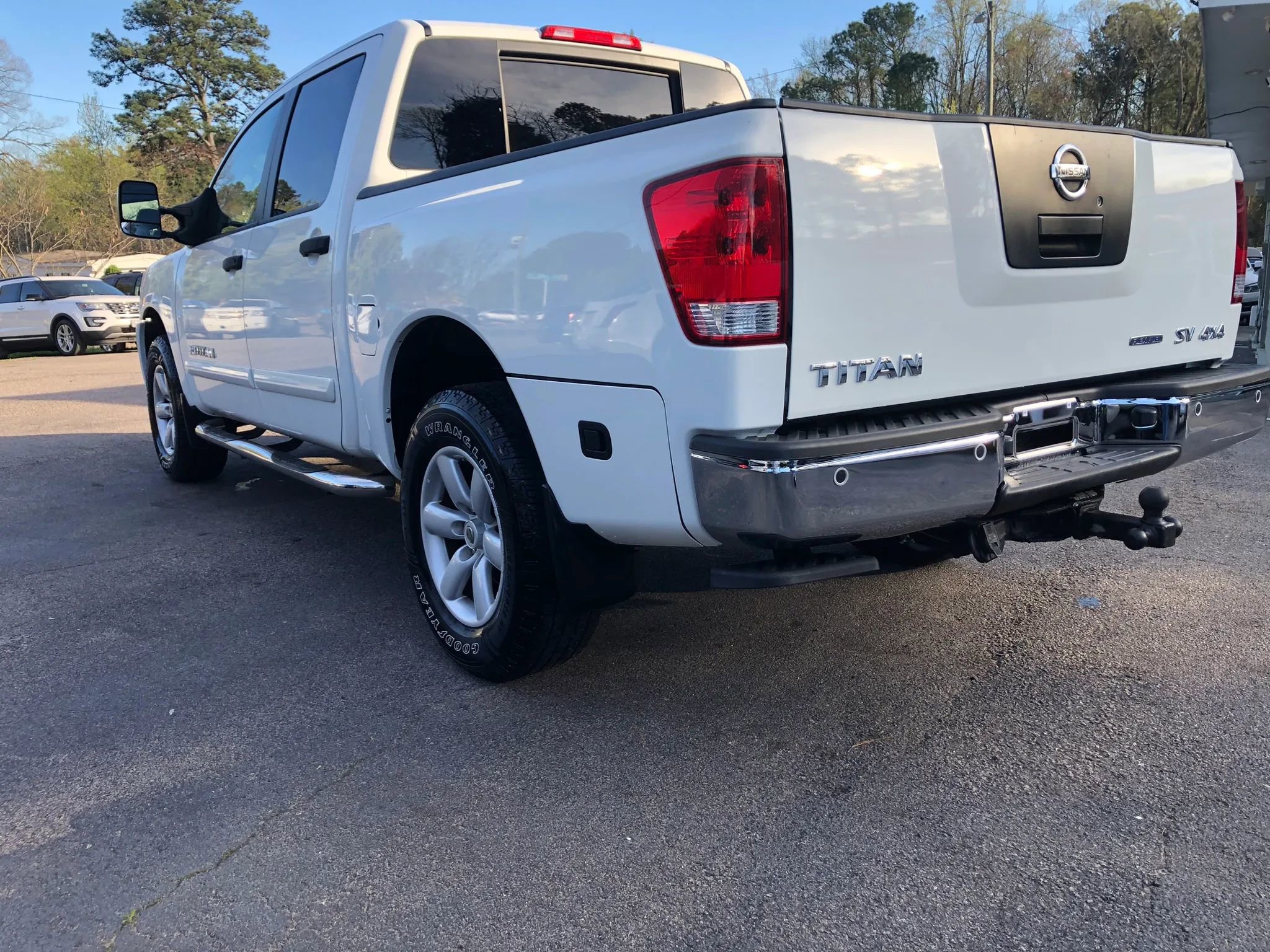 Used 2012 Nissan Titan SV w/ SV Premium Utility Pkg image 5