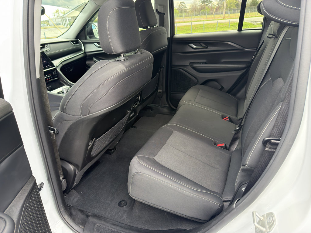 Used 2023 Jeep Grand Cherokee Laredo X image 10