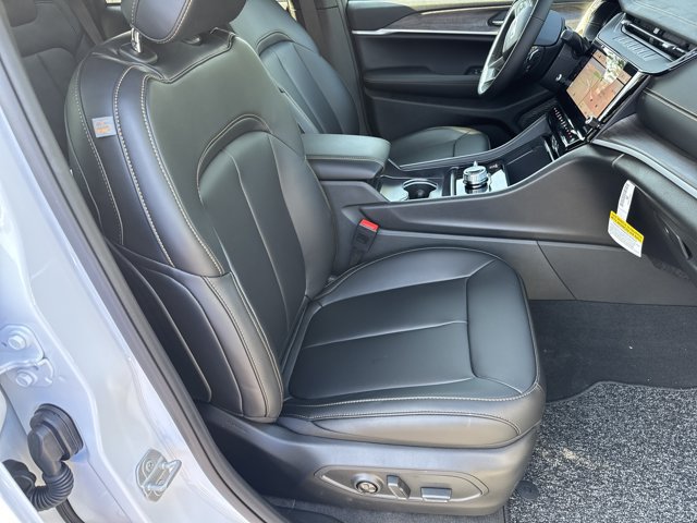 New 2026 Jeep Grand Cherokee Limited AWD/4WD image 12