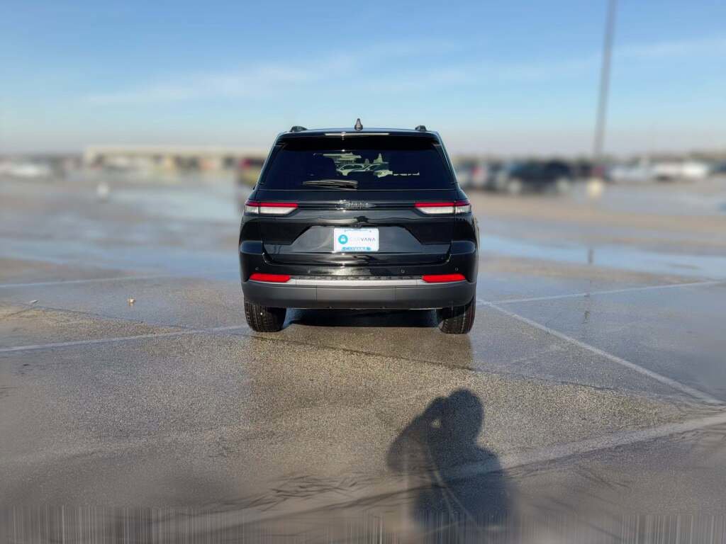 New 2026 Jeep Grand Cherokee Altitude image 10