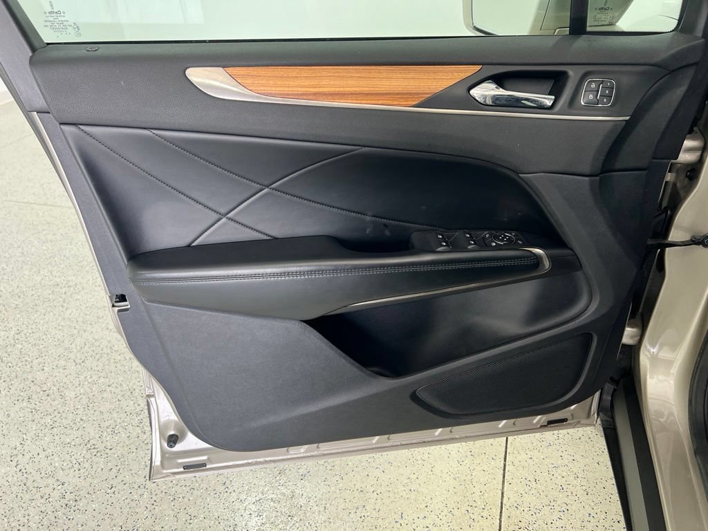 Used 2015 Lincoln MKC FWD w/ Equipment Group 101A Select image 21