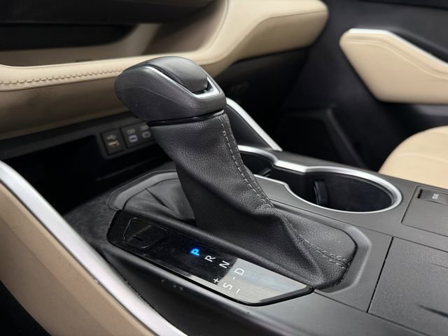 Used 2023 Toyota Highlander XLE image 19